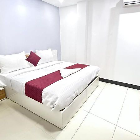 Modern Town Hotel Új-Delhi Kültér fotó