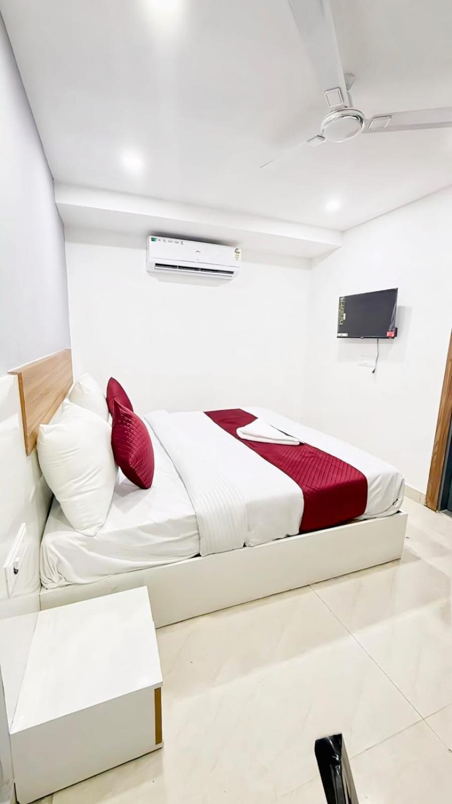 Modern Town Hotel Új-Delhi Kültér fotó