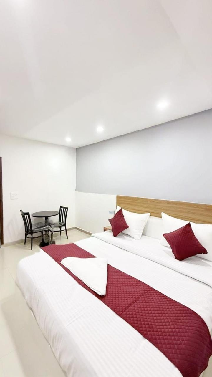 Modern Town Hotel Új-Delhi Kültér fotó