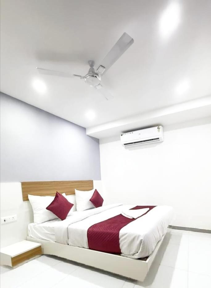 Modern Town Hotel Új-Delhi Kültér fotó