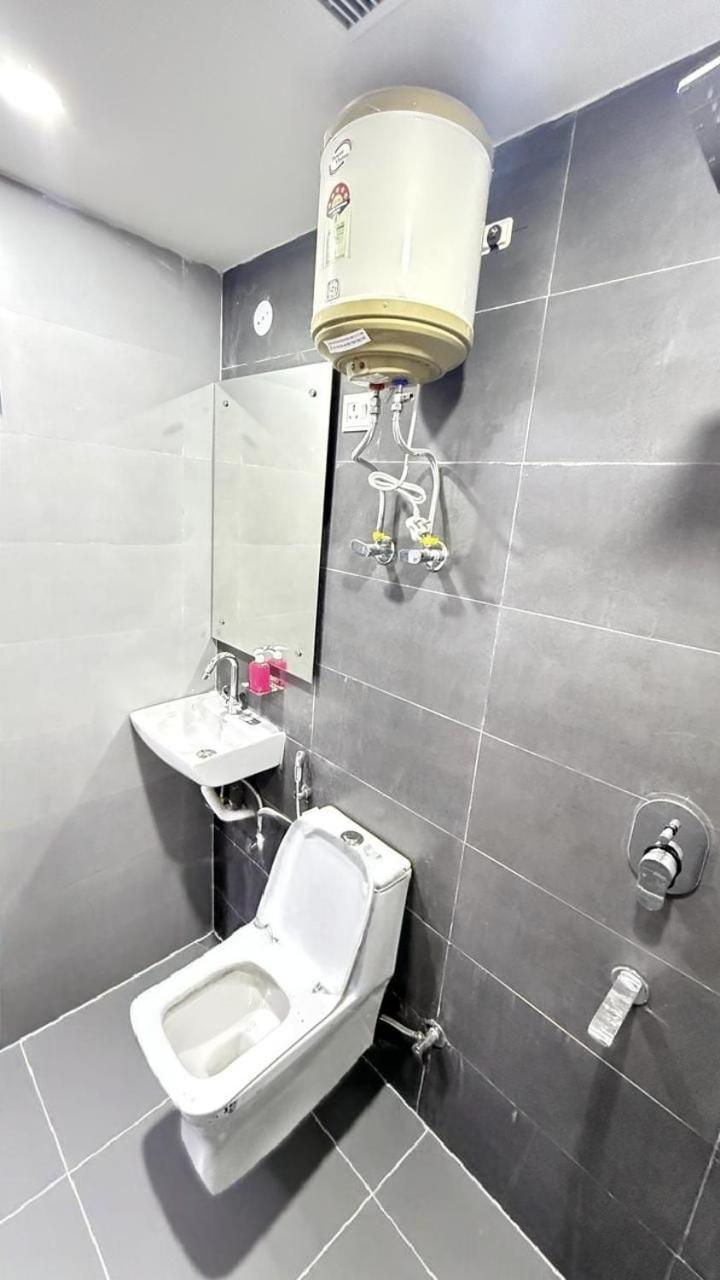 Modern Town Hotel Új-Delhi Kültér fotó