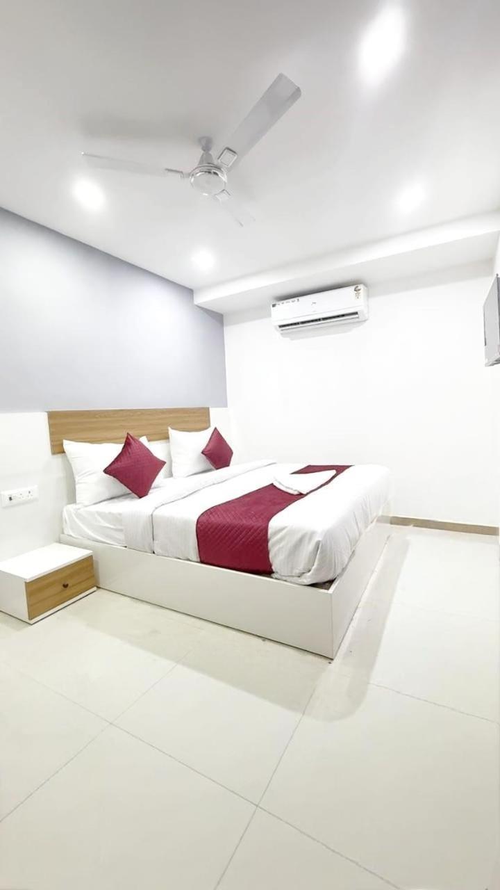 Modern Town Hotel Új-Delhi Kültér fotó